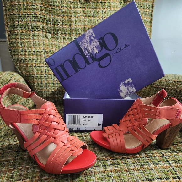 Sandals - Picture 3 of 3